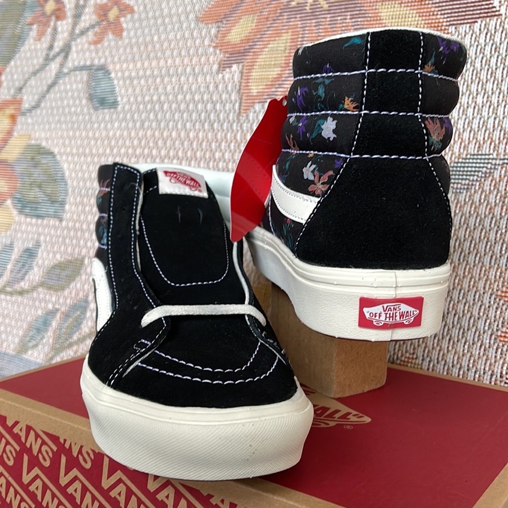 Vans Comfycush Sk8-Hi
Fatal Floral Black
VNOA7TNOBLK
WMNS sneakers - - Picture 9 of 16